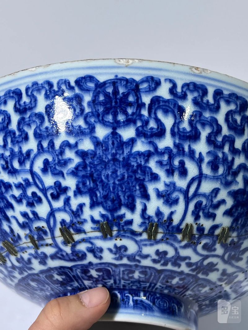 清乾隆青花莲托八宝纹大碗-多宝古瓷宝典